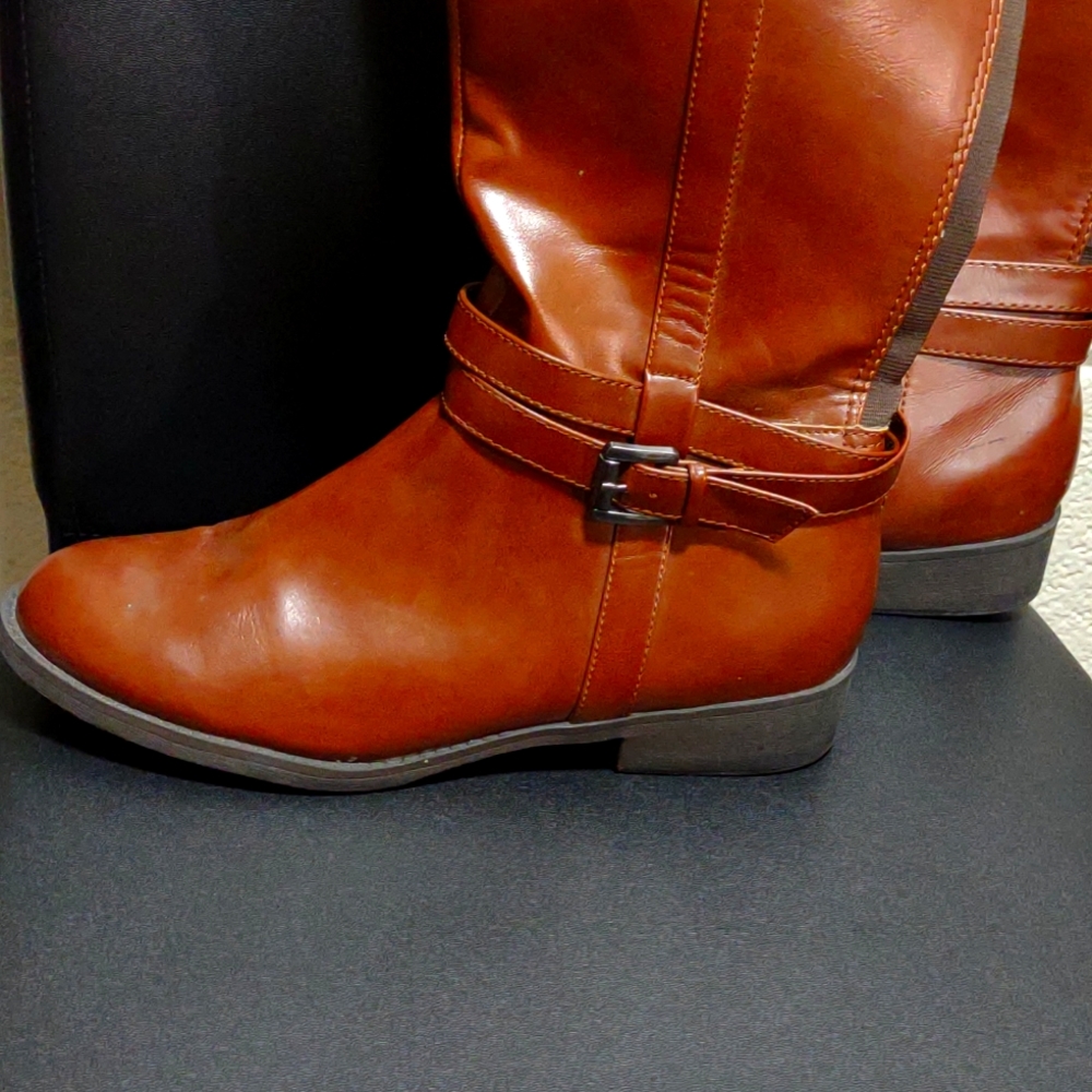 Size 9 brown leather boots